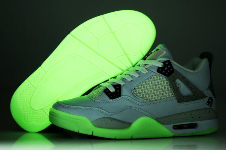 Air Jordan 4 LIGHT OF NIGHT