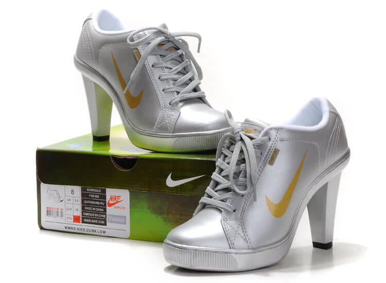 WMNS Nike Heels Dunk Low